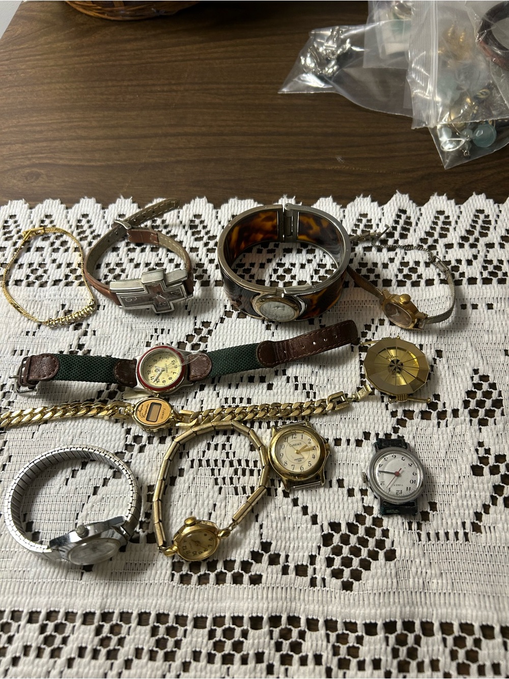 Lot of 10 watches for parts/repairs
Plus one bracelet